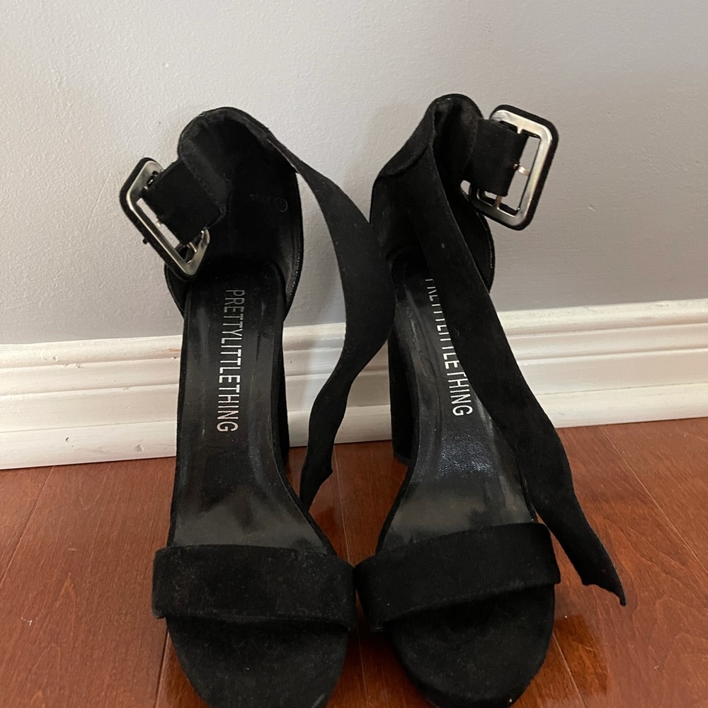 PRETTY LITTLE THING PLATFORM SANDALS